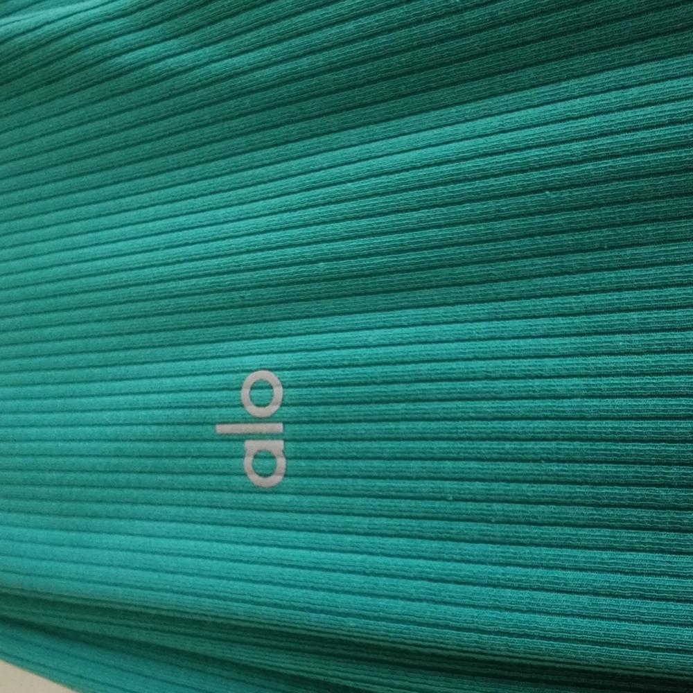 ALO Yoga Green Textured Surface